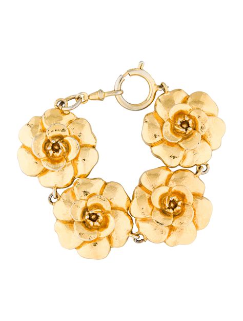 foulard chanel camelie|Chanel camellia bracelet.